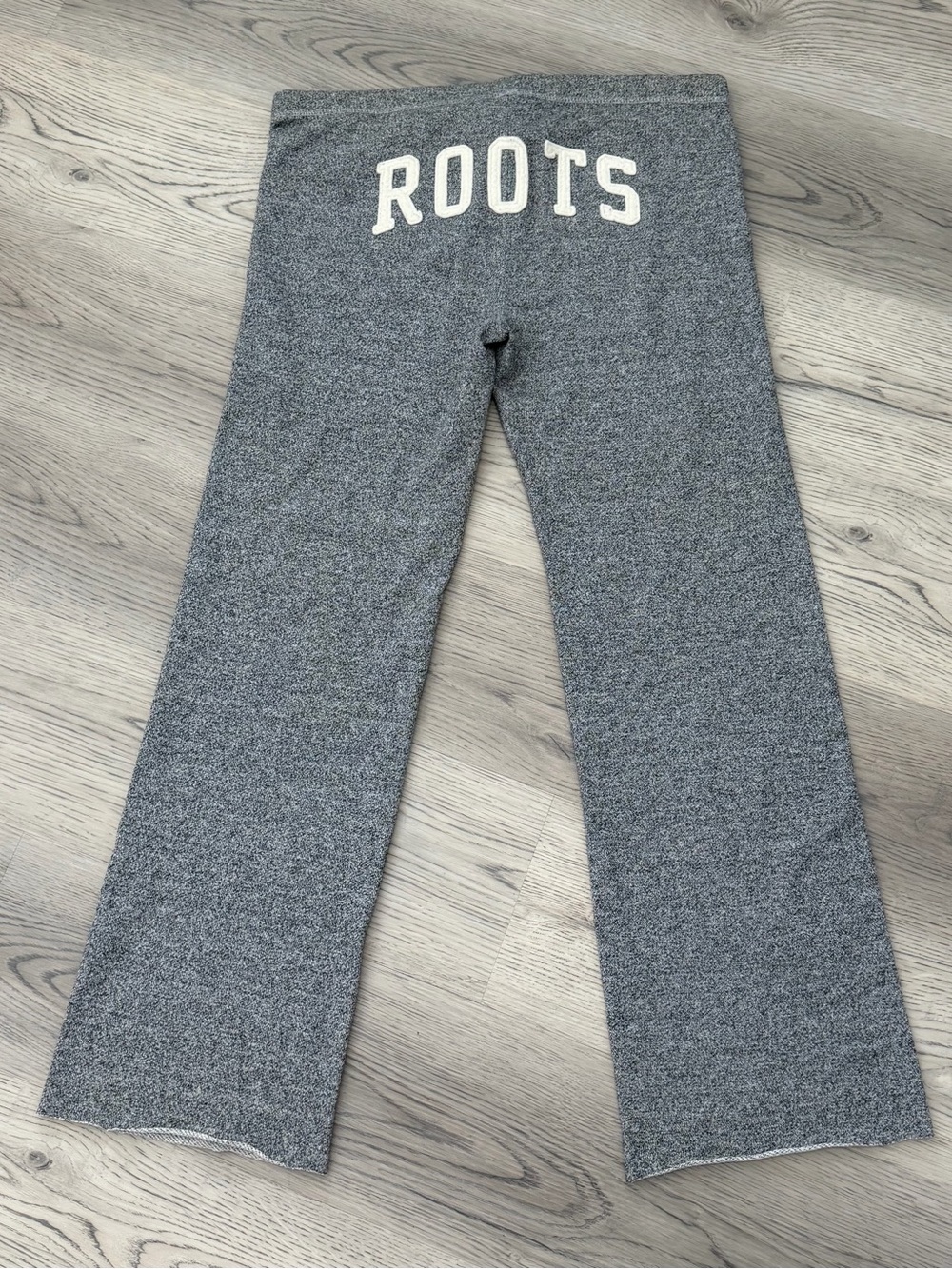 NEW Roots Canada SPELL OUT Wide Leg Grey Sweatpants Y2K Style Women’s Size S